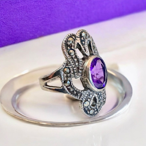 Sterling Silver Amethyst & Marcasite Ring (6.25) - Picture 10 of 12